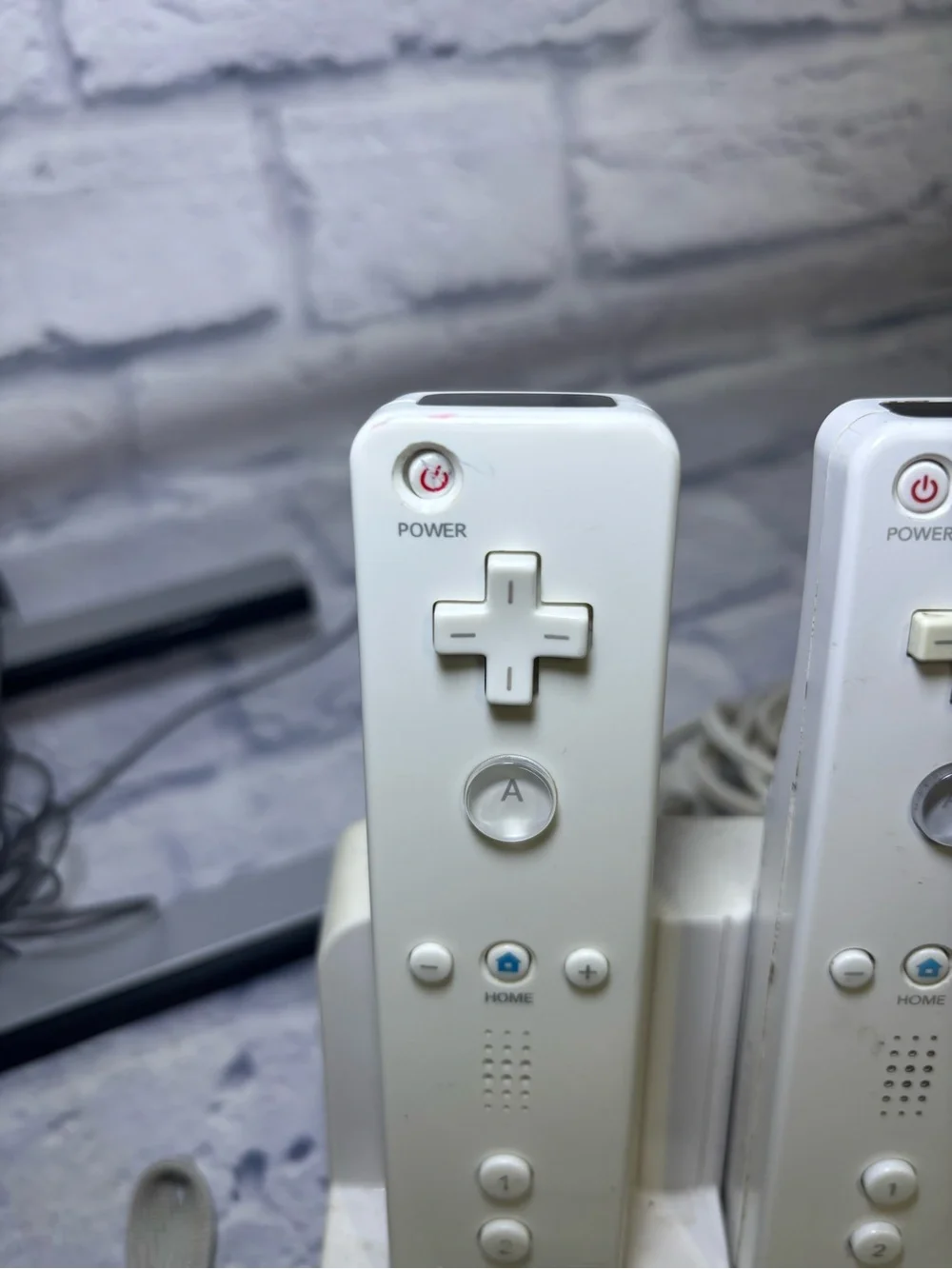 Nintendo Wii Bundle (RVL-001) White 2 Controllers & 3 Nunchucks & 2 Sensors Read